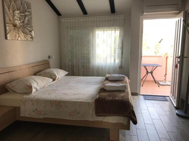 Apartment, 200M From Sea 브르토니글라 외부 사진
