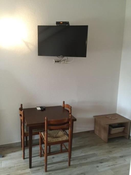 Apartment, 200M From Sea 브르토니글라 외부 사진
