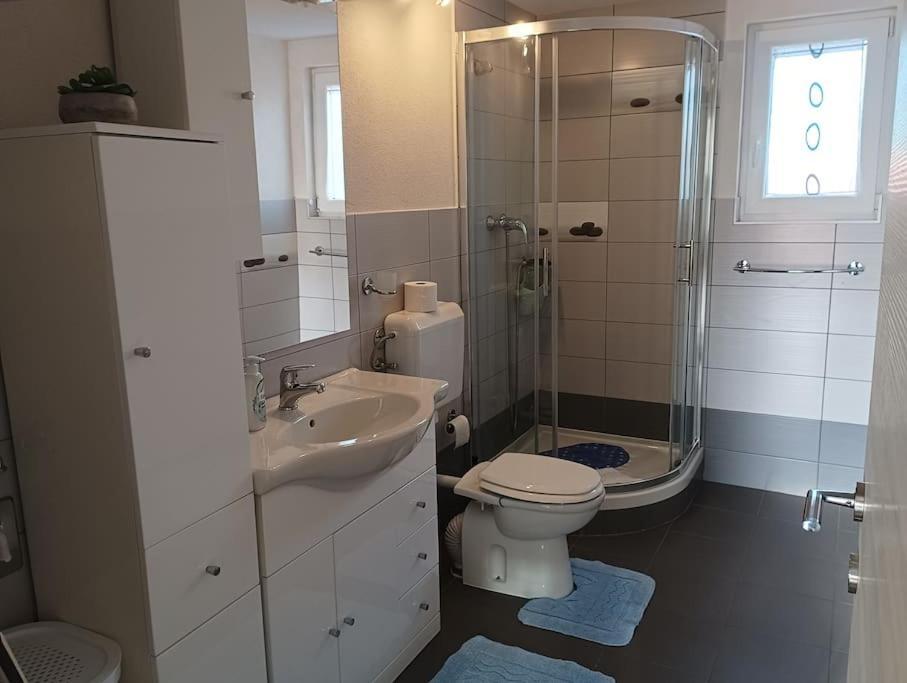 Apartment, 200M From Sea 브르토니글라 외부 사진